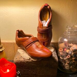 Women’s. Cole Haan. NikeAir. G Series. Size 9B.